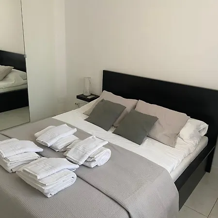 Modern And Bright By Marina Apartment *