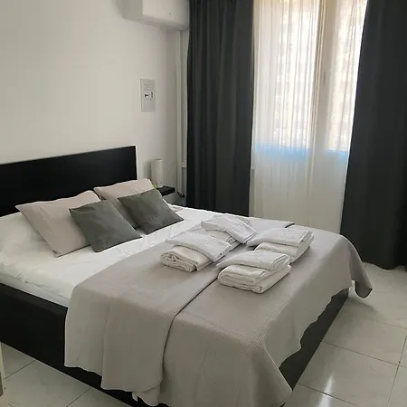 Modern And Bright By Marina Apartment