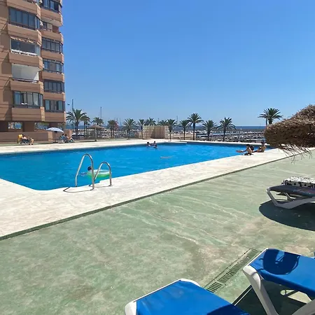 Modern And Bright By Marina Apartment *