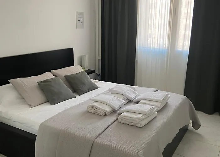 Modern And Bright By Marina Appartement